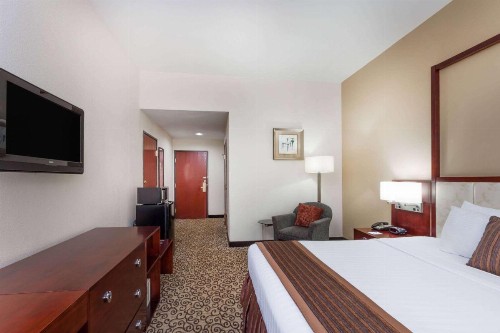 Baymont by Wyndham Columbia Fort Jackson - image 21
