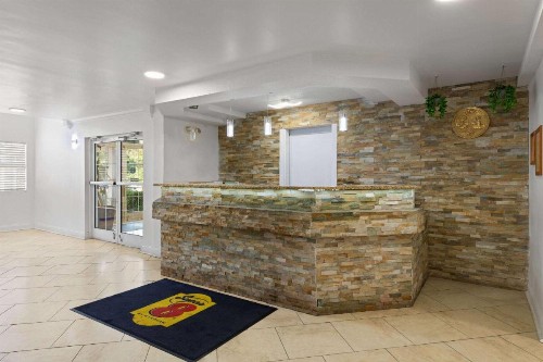 Super 8 by Wyndham Harbison/Parkridge Hospital - image 14