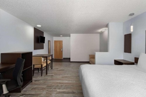 Super 8 by Wyndham Harbison/Parkridge Hospital - image 27
