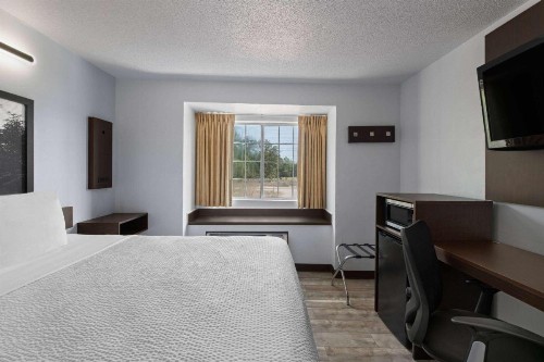 Super 8 by Wyndham Harbison/Parkridge Hospital - image 28