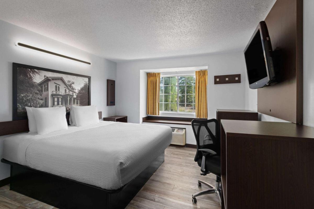 Super 8 by Wyndham Harbison/Parkridge Hospital - image 5