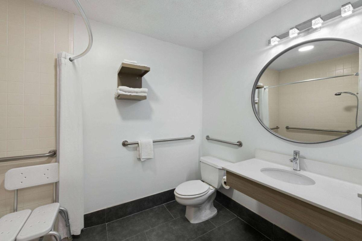 Super 8 by Wyndham Harbison/Parkridge Hospital - image 6