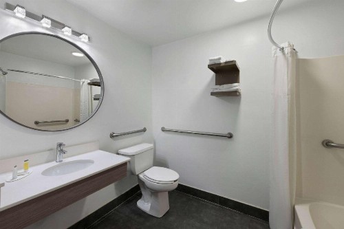 Super 8 by Wyndham Harbison/Parkridge Hospital - image 7