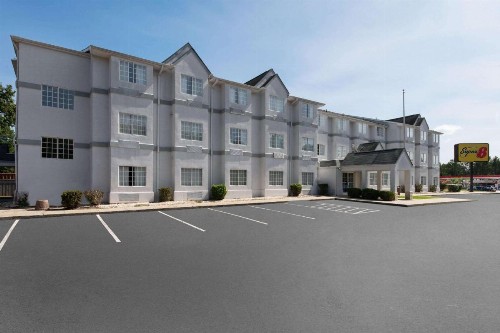 Super 8 by Wyndham Harbison/Parkridge Hospital - image 9