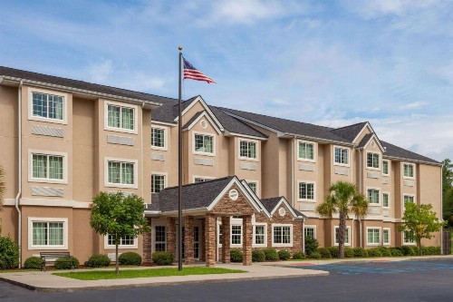 Microtel Inn & Suites by Wyndham Columbia - image 1
