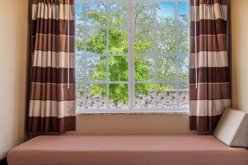 Microtel Inn & Suites by Wyndham Columbia - image 11