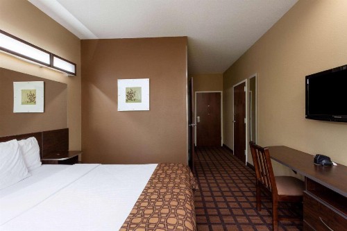 Microtel Inn & Suites by Wyndham Columbia - image 14