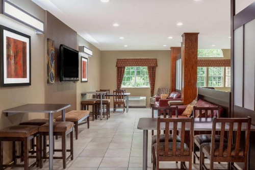 Microtel Inn & Suites by Wyndham Columbia - image 19