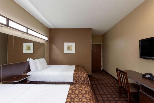 Microtel Inn & Suites by Wyndham Columbia - image 21