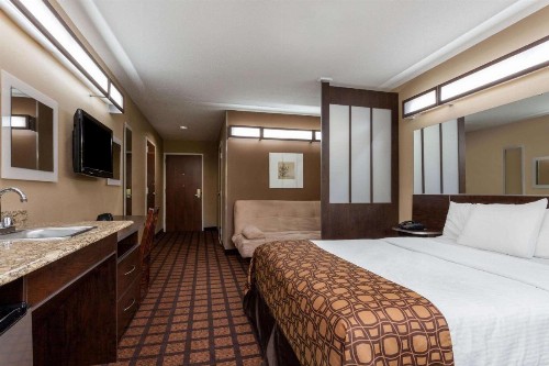 Microtel Inn & Suites by Wyndham Columbia - image 32