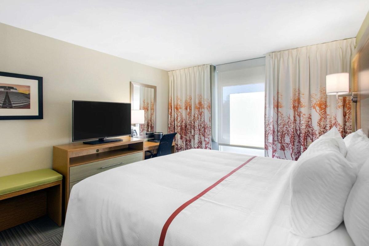 Gallus Stadium Park Inn Ascend Hotel Collection - image 3
