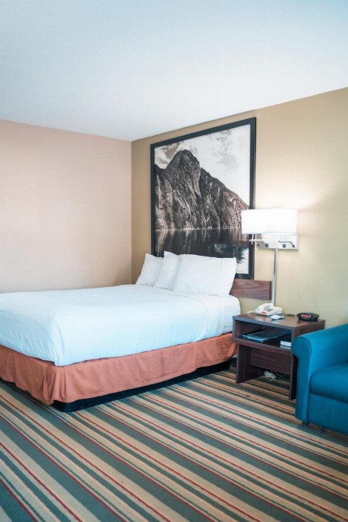 Super 8 by Wyndham Columbia/Ft. Jackson SC - image 27