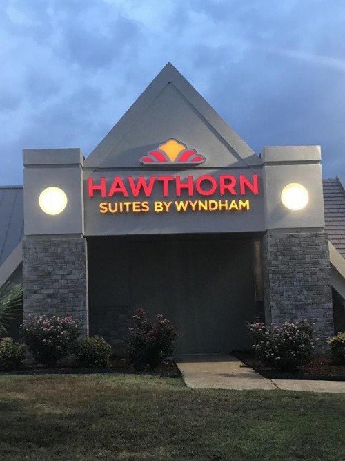 Hawthorn Suites by Wyndham Columbia - image 1