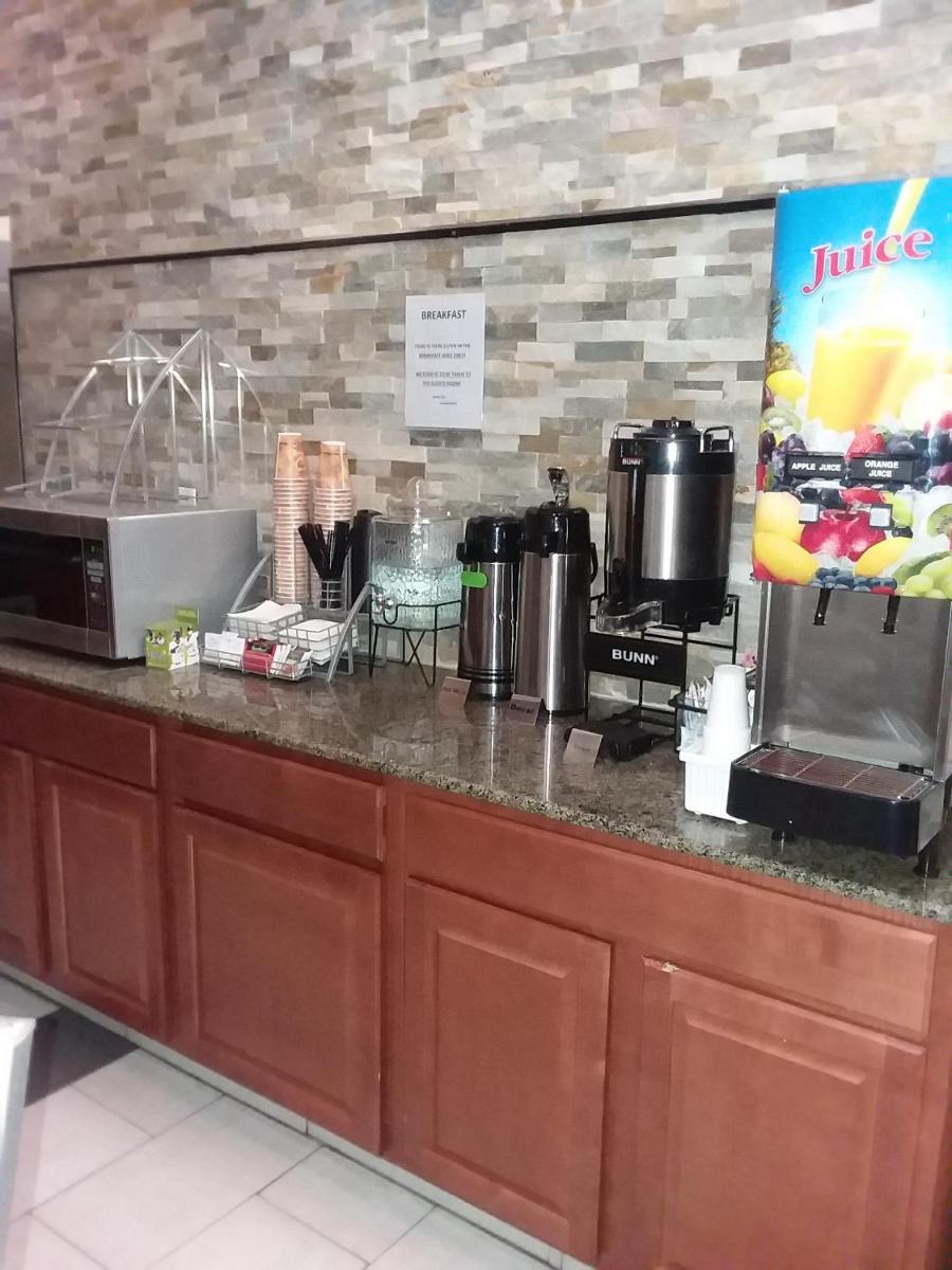 Hawthorn Suites by Wyndham Columbia - image 6
