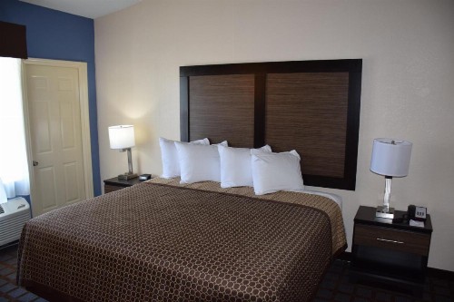 Hawthorn Suites by Wyndham Columbia - image 7
