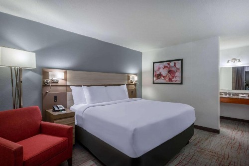 Red Lion Inn & Suites Columbia NE Ft Jackson - image 10