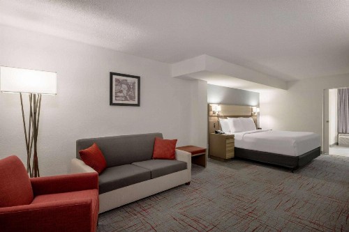 Red Lion Inn & Suites Columbia NE Ft Jackson - image 17