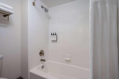 Red Lion Inn & Suites Columbia NE Ft Jackson - image 19