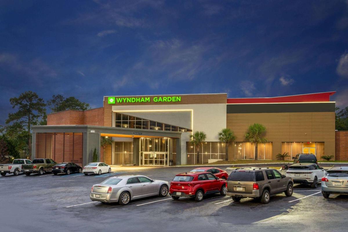 Red Lion Inn & Suites Columbia NE Ft Jackson - image 2