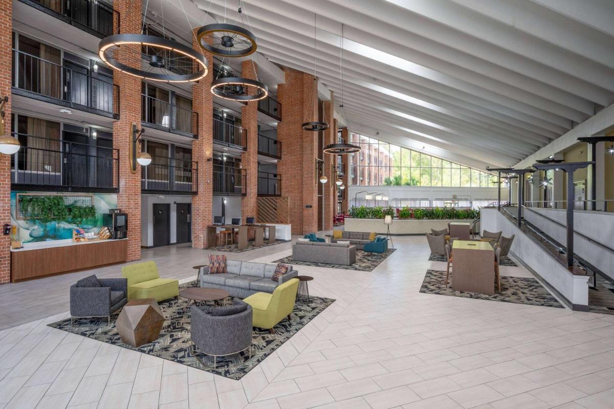 Red Lion Inn & Suites Columbia NE Ft Jackson - image 3