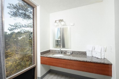 Red Lion Inn & Suites Columbia NE Ft Jackson - image 38