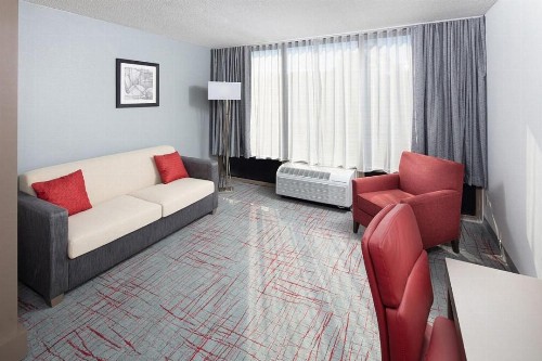 Red Lion Inn & Suites Columbia NE Ft Jackson - image 43