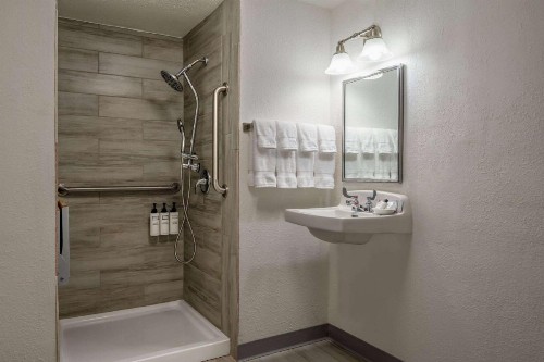 Red Lion Inn & Suites Columbia NE Ft Jackson - image 8