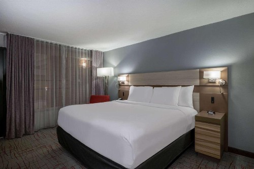 Red Lion Inn & Suites Columbia NE Ft Jackson - image 9