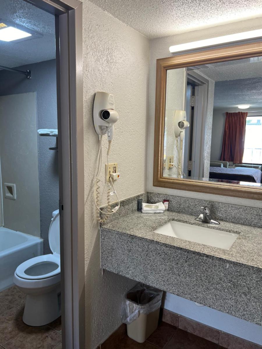 American Inn Columbia - image 5
