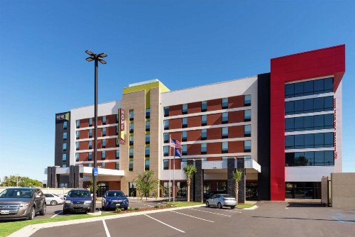 Home2 Suites by Hilton Columbia Downtown - image 1