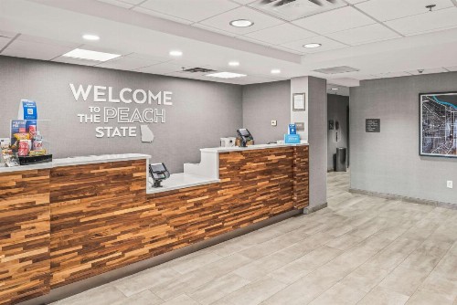 Hampton Inn Columbus-North - image 1