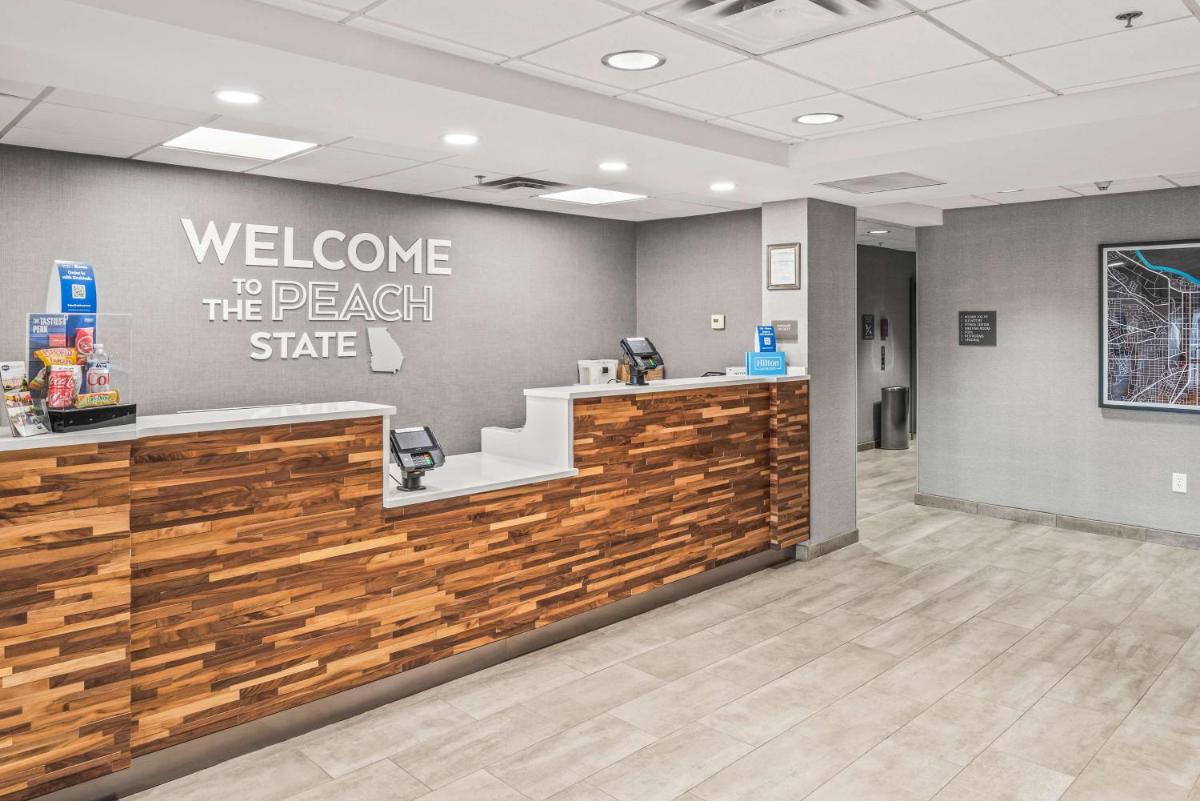 Hampton Inn Columbus-North - main image
