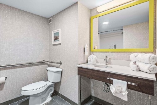 Hampton Inn Columbus-North - image 12