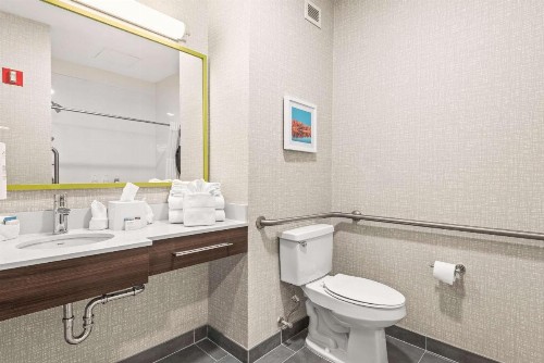 Hampton Inn Columbus-North - image 13