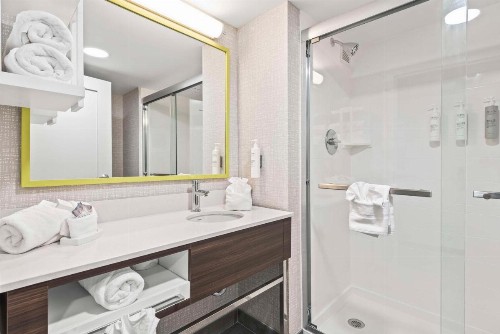 Hampton Inn Columbus-North - image 14