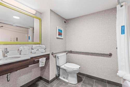 Hampton Inn Columbus-North - image 2