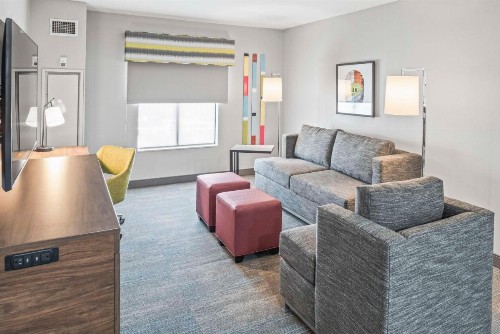 Hampton Inn Columbus-North - image 20