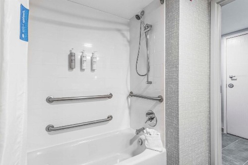 Hampton Inn Columbus-North - image 25