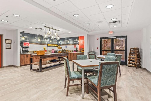 Hampton Inn Columbus-North - image 26