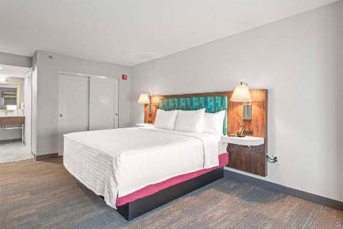 Hampton Inn Columbus-North - image 34