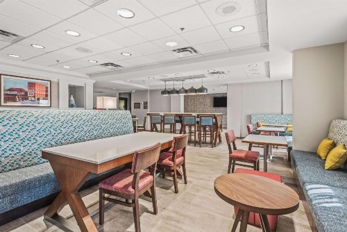 Hampton Inn Columbus-North - image 35