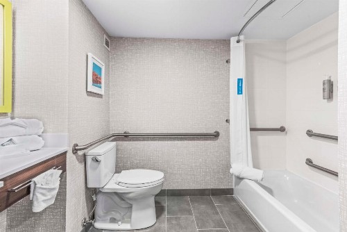 Hampton Inn Columbus-North - image 39