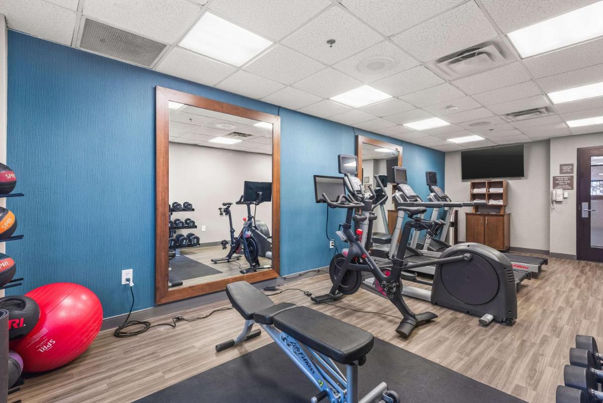 Hampton Inn Columbus-North - image 6