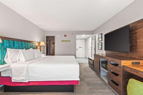 Hampton Inn Columbus-North - image 9