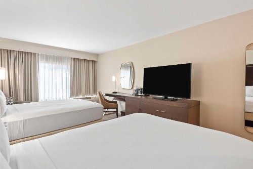 DoubleTree by Hilton Columbus - image 18