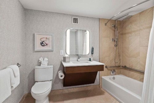 DoubleTree by Hilton Columbus - image 19