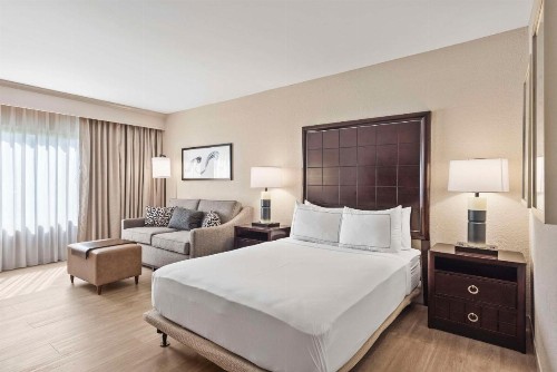 DoubleTree by Hilton Columbus - image 20