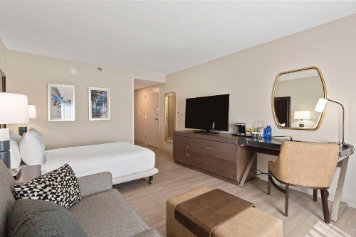 DoubleTree by Hilton Columbus - image 26