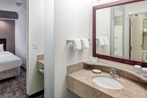 SpringHill Suites Columbus - image 8