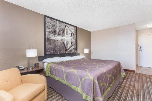 Super 8 by Wyndham Columbus Airport - image 13
